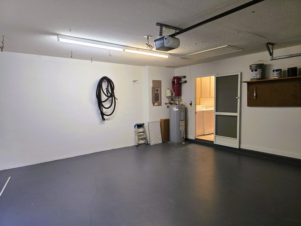 For Rent: $3,400 (3 beds, 2 baths, 2017 Square Feet)