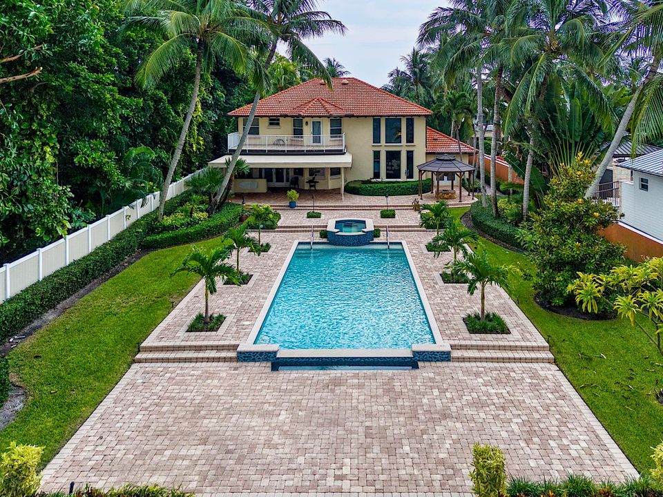 Active With Contract: $2,899,000 (4 beds, 5 baths, 3543 Square Feet)