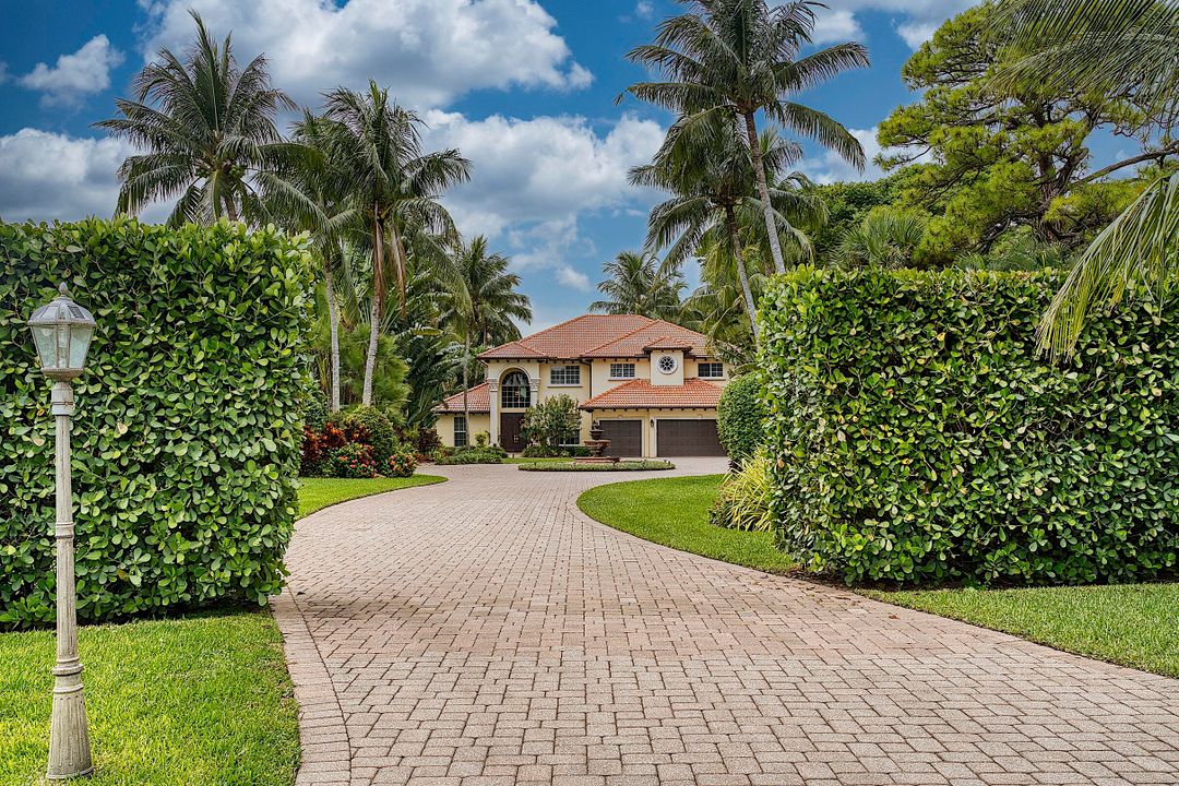 Active With Contract: $2,899,000 (4 beds, 5 baths, 3543 Square Feet)