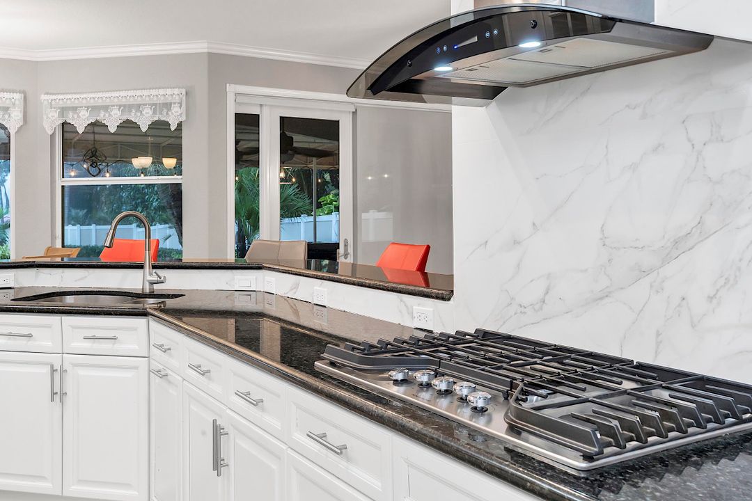 Active With Contract: $2,899,000 (4 beds, 5 baths, 3543 Square Feet)