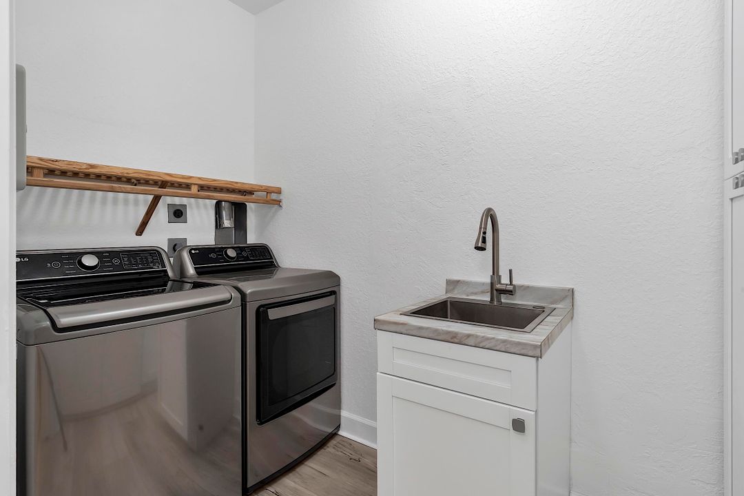 Active With Contract: $2,899,000 (4 beds, 5 baths, 3543 Square Feet)