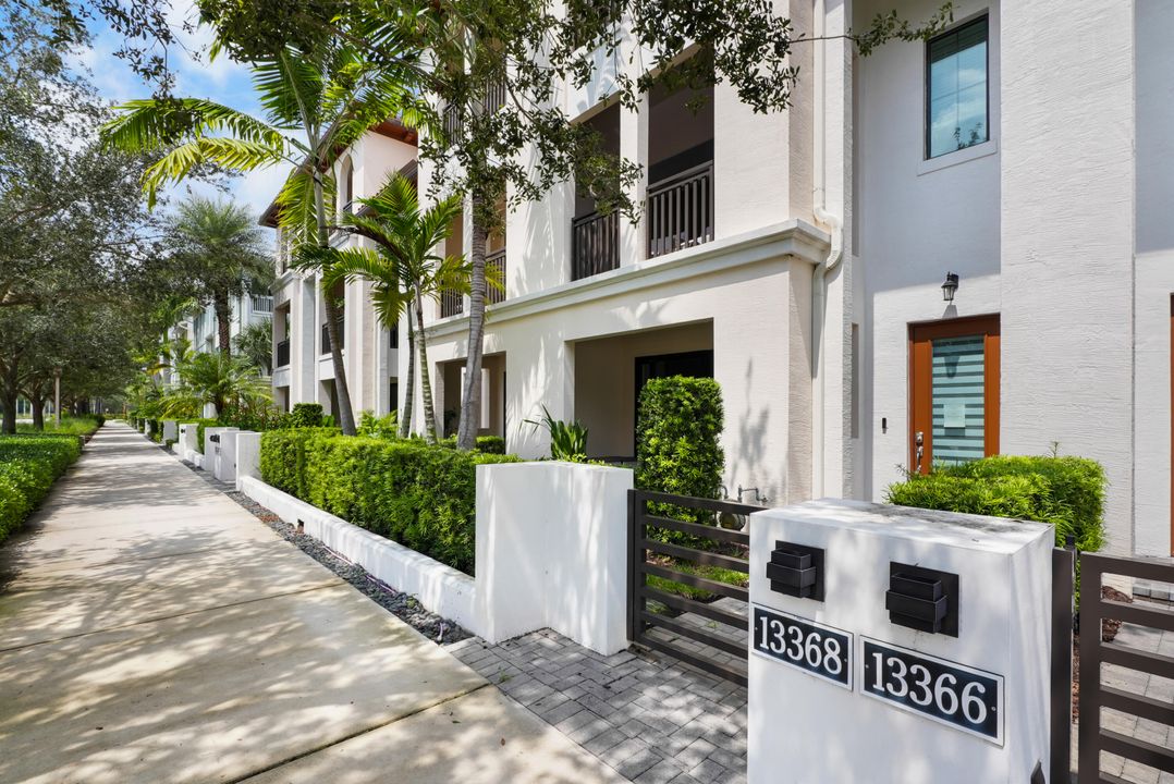 En Venta: $998,000 (4 camas, 3 baños, 2840 Pies cuadrados)