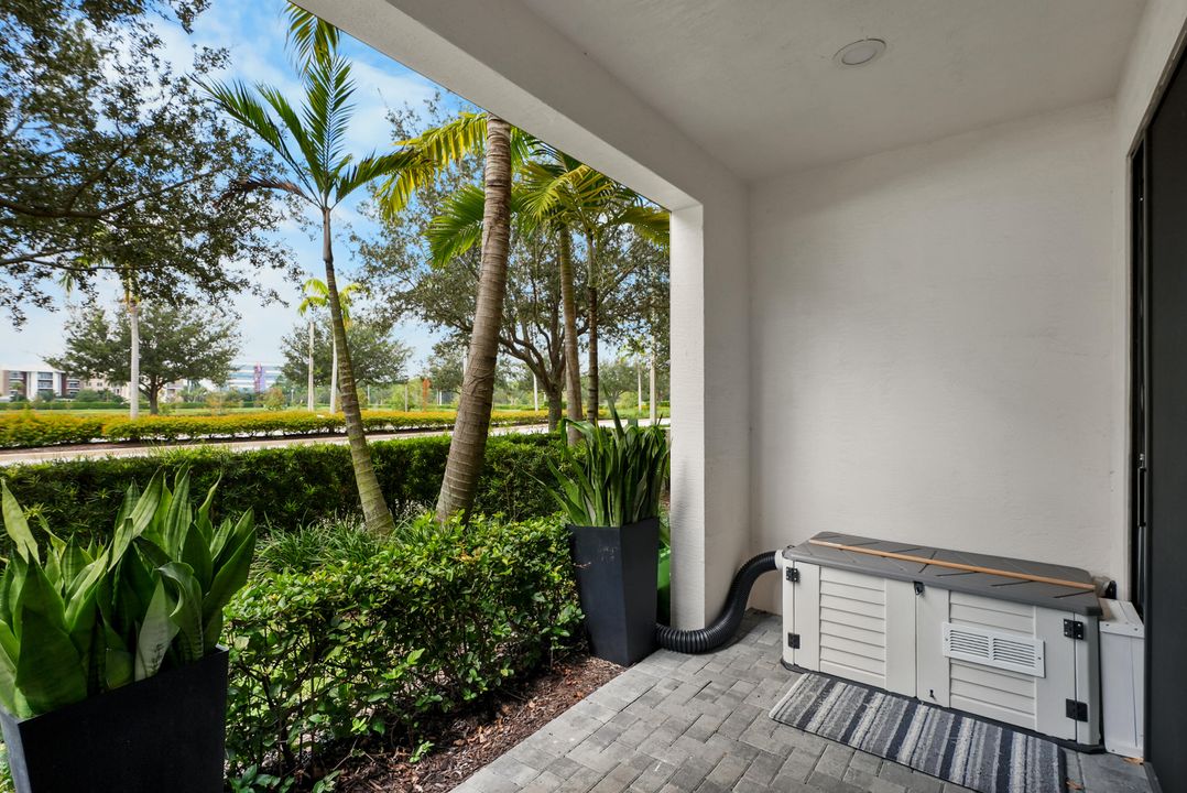 En Venta: $998,000 (4 camas, 3 baños, 2840 Pies cuadrados)