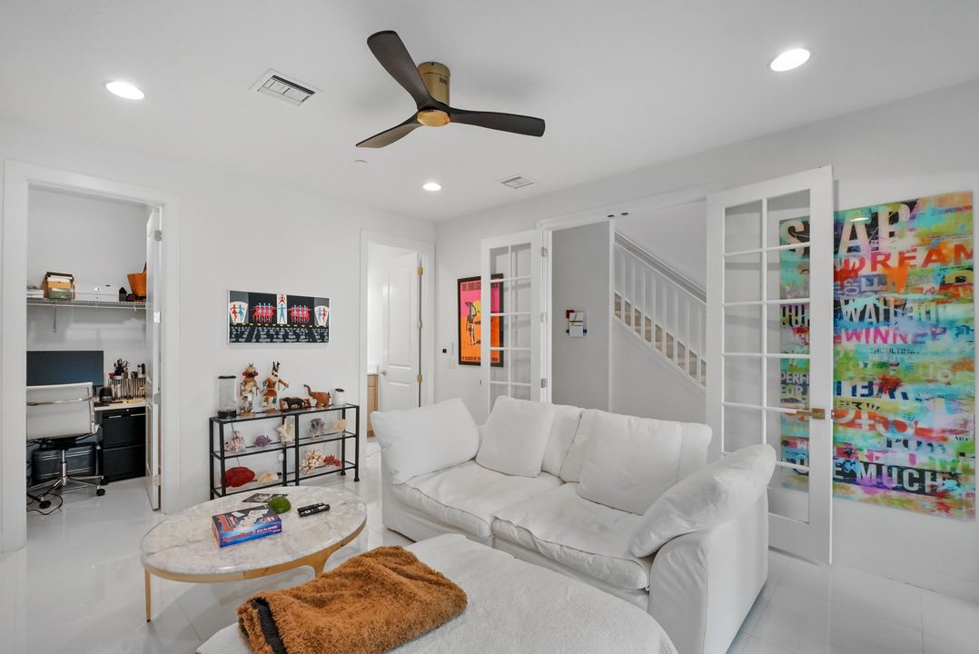 En Venta: $998,000 (4 camas, 3 baños, 2840 Pies cuadrados)