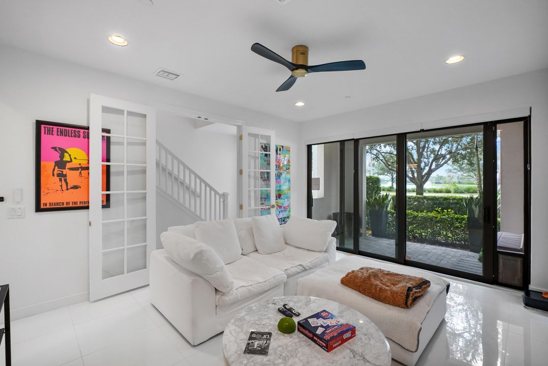 En Venta: $998,000 (4 camas, 3 baños, 2840 Pies cuadrados)