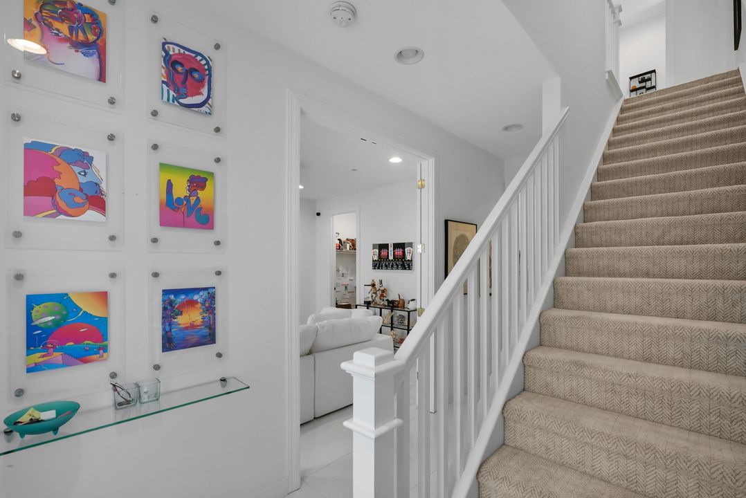 En Venta: $998,000 (4 camas, 3 baños, 2840 Pies cuadrados)