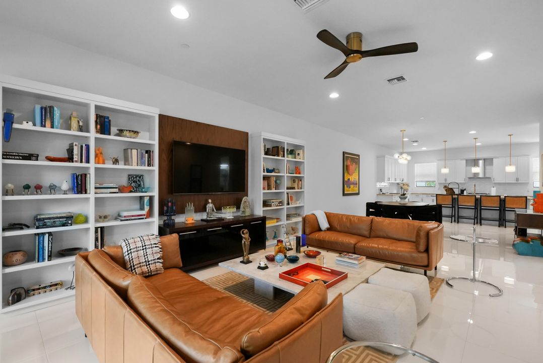 En Venta: $998,000 (4 camas, 3 baños, 2840 Pies cuadrados)