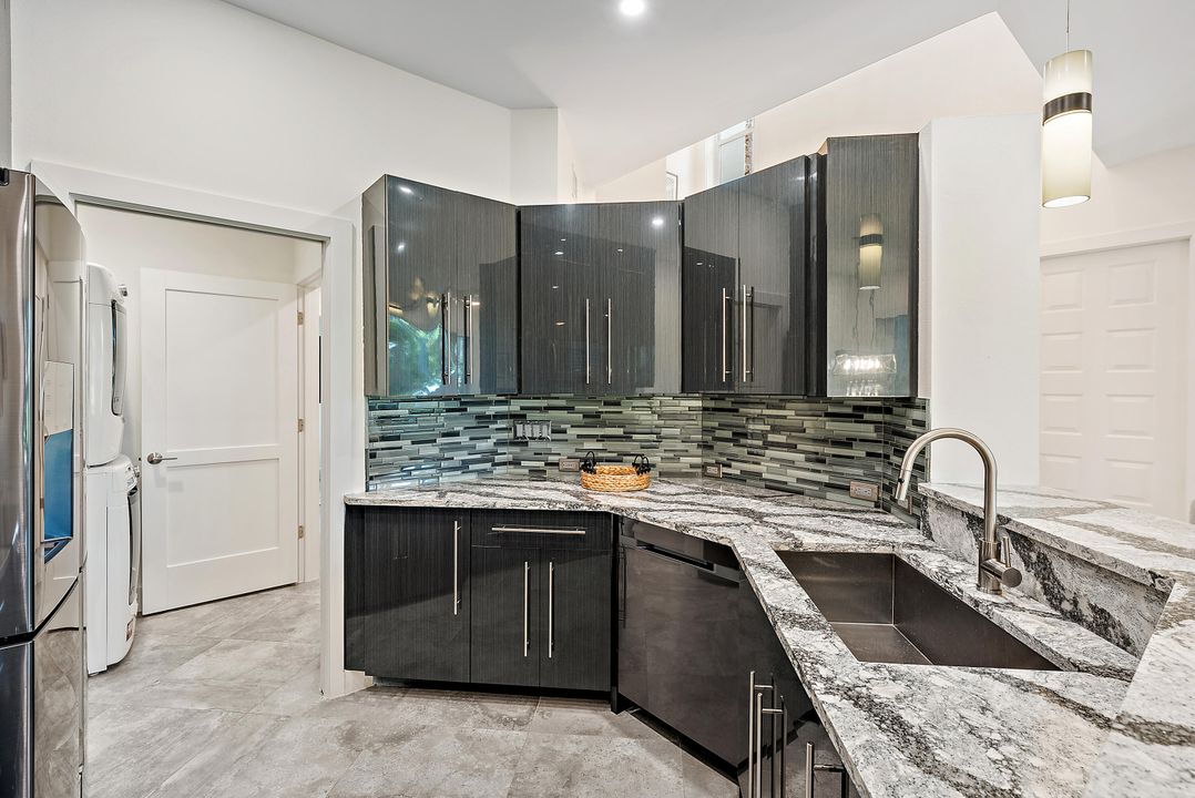 For Rent: $15,000 (3 beds, 2 baths, 1910 Square Feet)