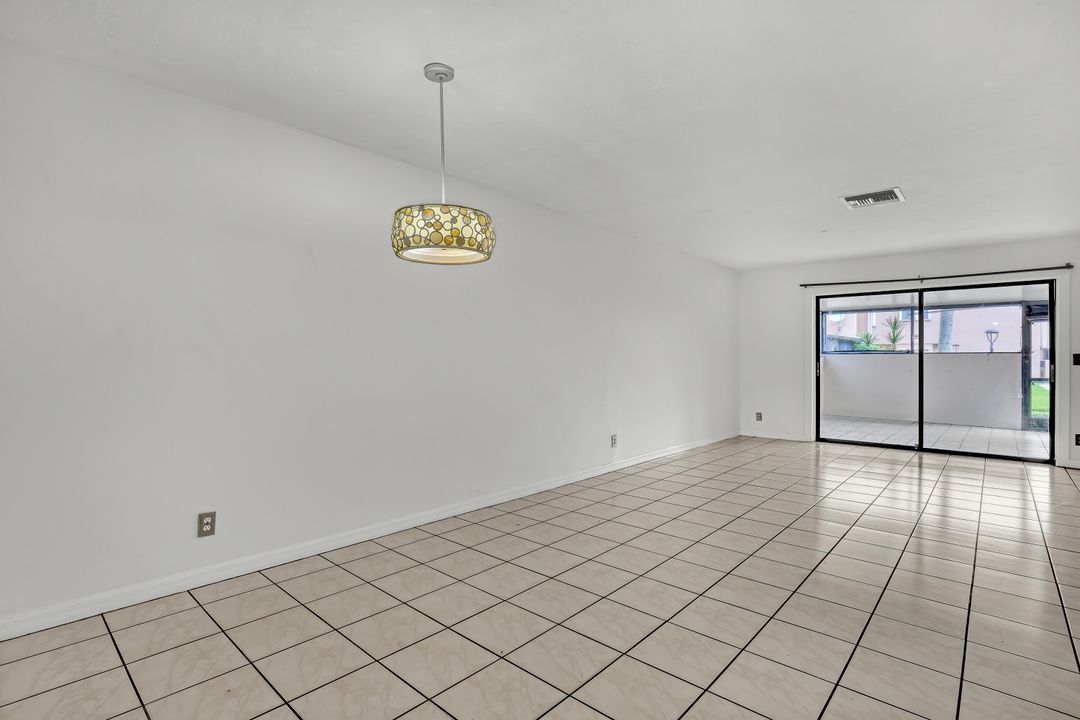 合同活跃: $289,000 (3 贝兹, 2 浴室, 1200 平方英尺)