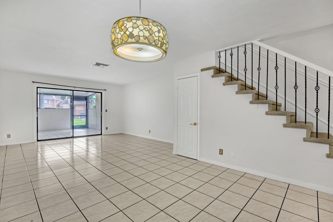 合同活跃: $289,000 (3 贝兹, 2 浴室, 1200 平方英尺)