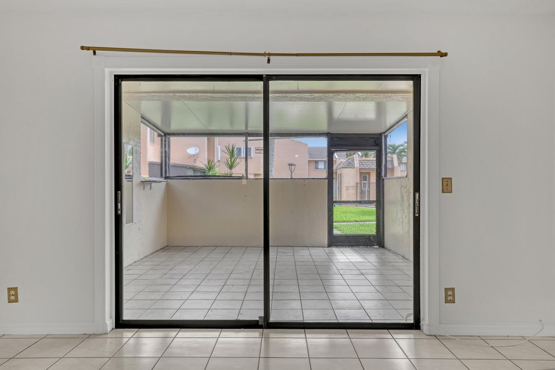 合同活跃: $289,000 (3 贝兹, 2 浴室, 1200 平方英尺)