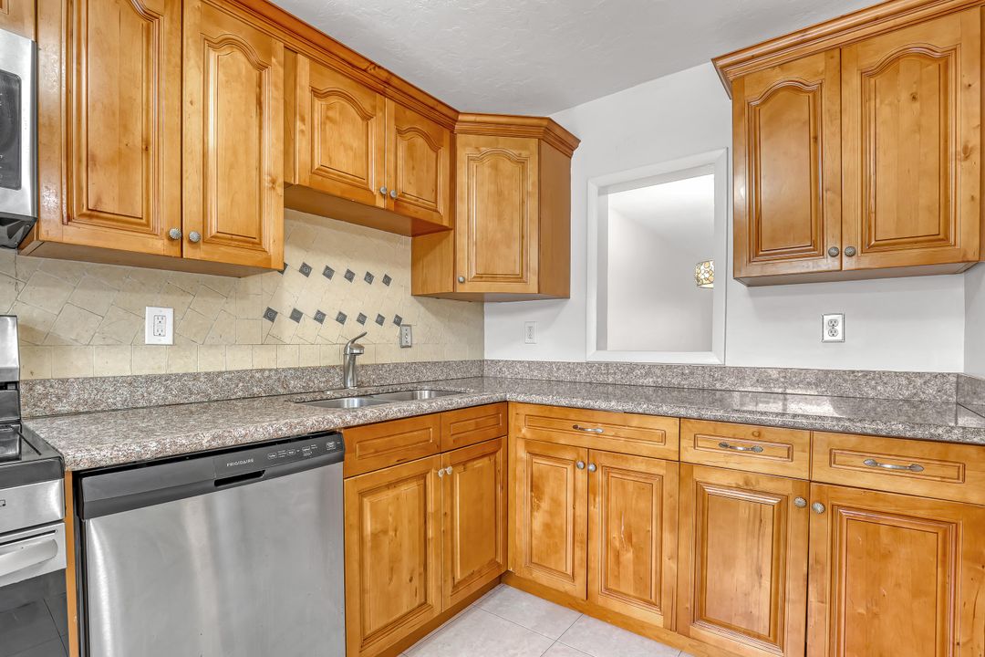 合同活跃: $289,000 (3 贝兹, 2 浴室, 1200 平方英尺)