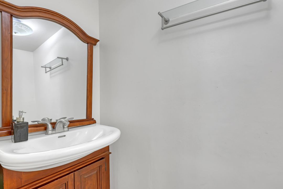 合同活跃: $289,000 (3 贝兹, 2 浴室, 1200 平方英尺)