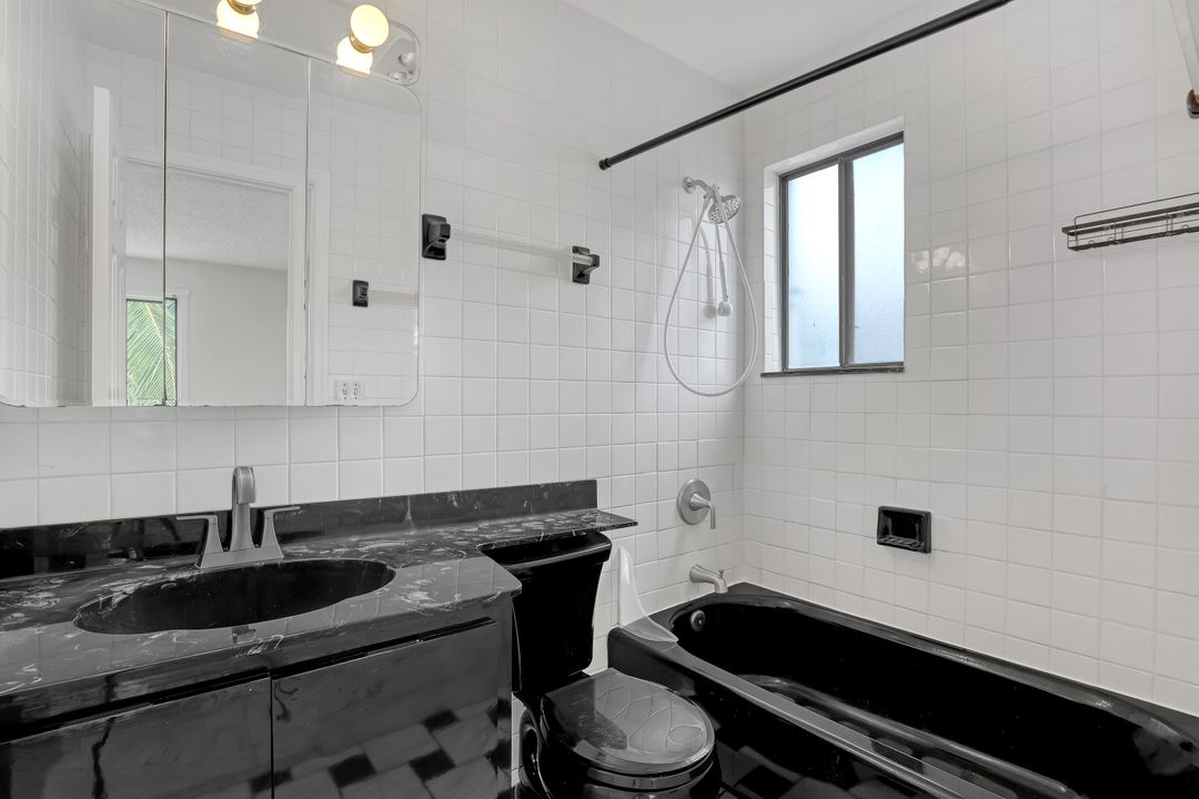 合同活跃: $289,000 (3 贝兹, 2 浴室, 1200 平方英尺)