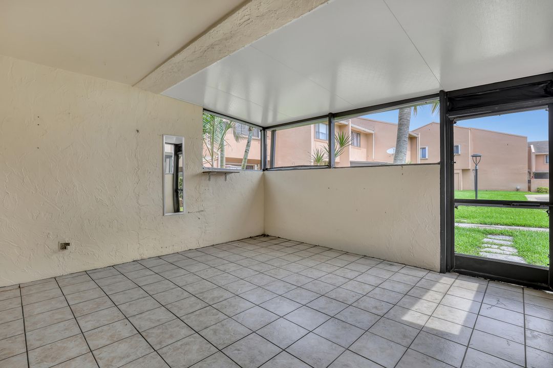 合同活跃: $289,000 (3 贝兹, 2 浴室, 1200 平方英尺)