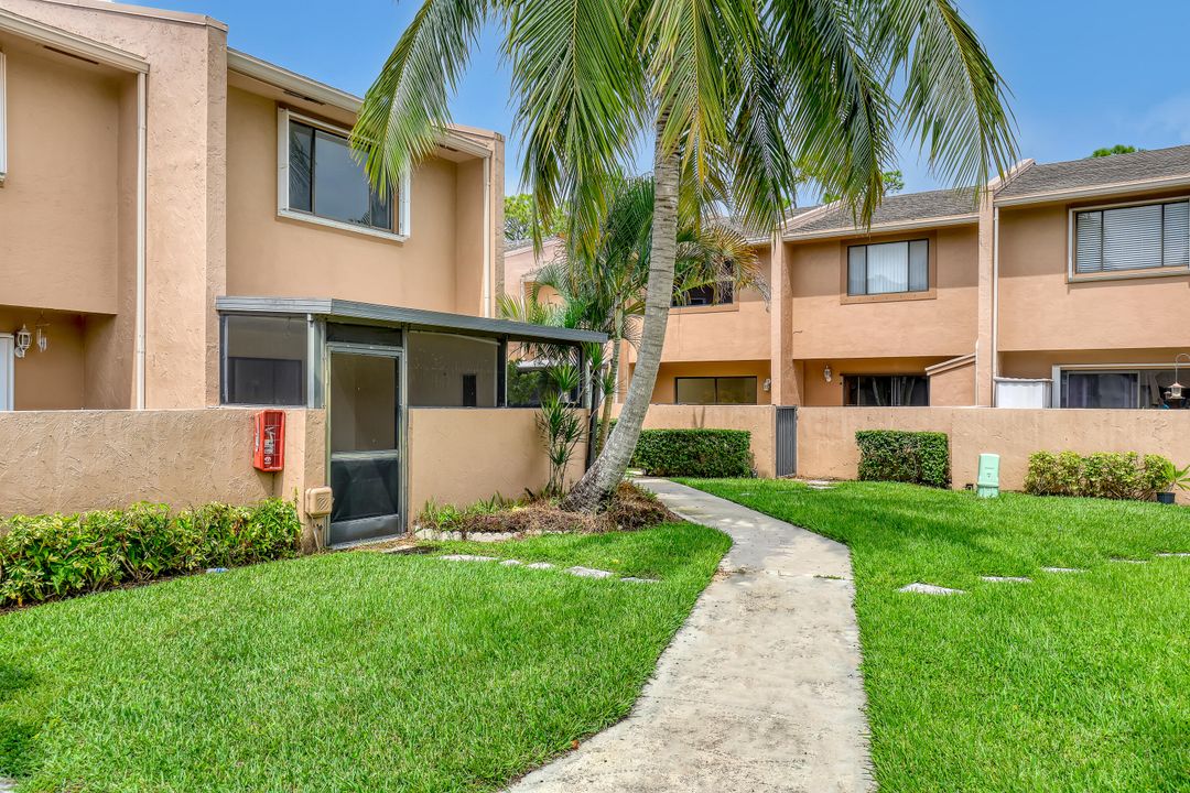 合同活跃: $289,000 (3 贝兹, 2 浴室, 1200 平方英尺)