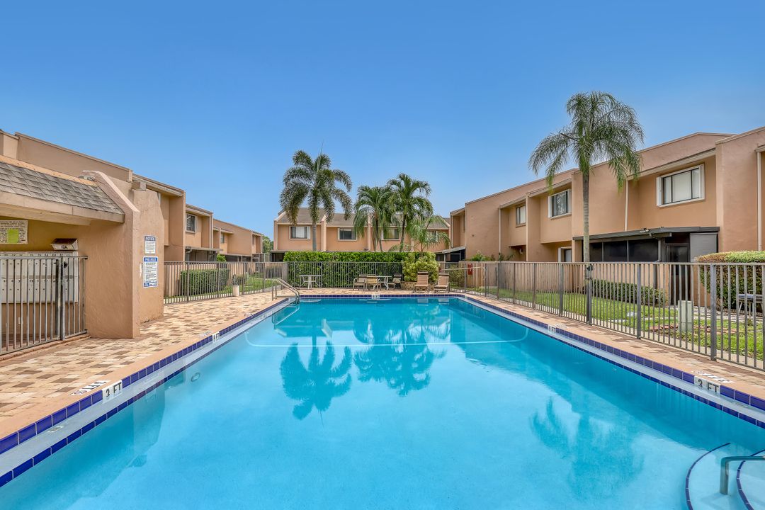 合同活跃: $289,000 (3 贝兹, 2 浴室, 1200 平方英尺)