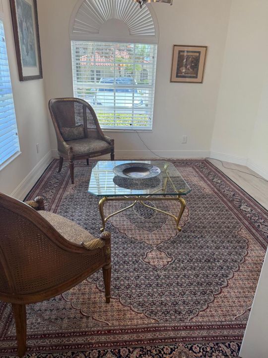 合同活跃: $585,000 (3 贝兹, 3 浴室, 2084 平方英尺)