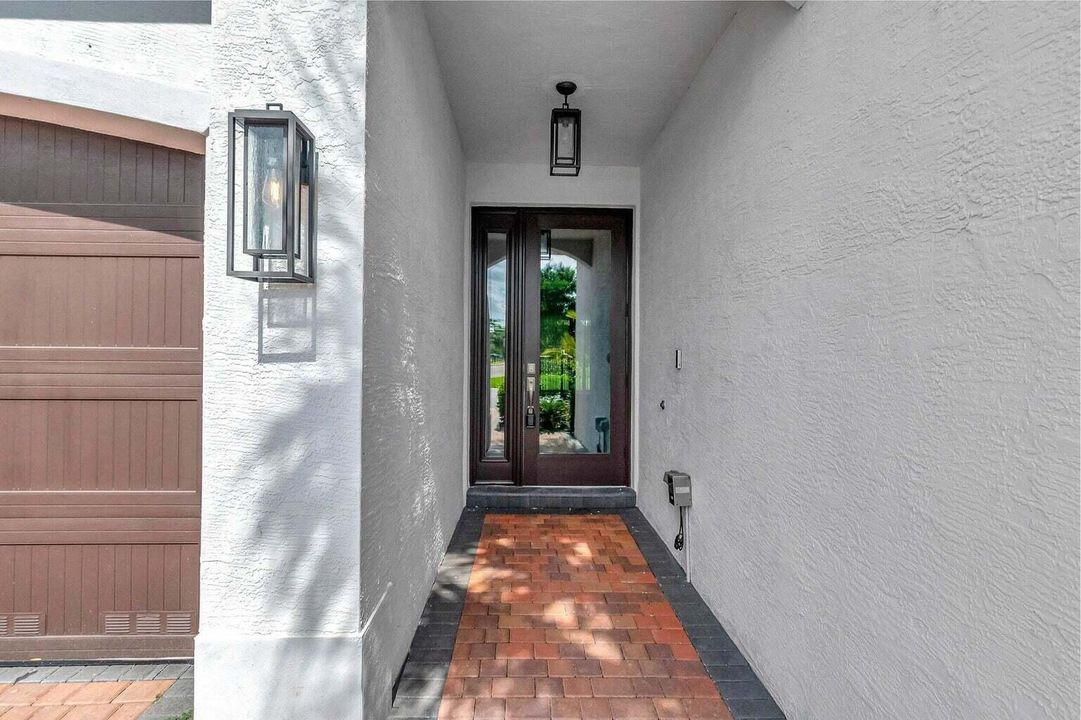 合同活跃: $879,000 (4 贝兹, 3 浴室, 2656 平方英尺)