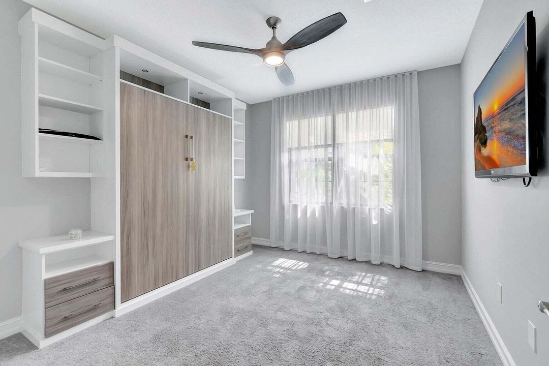 合同活跃: $879,000 (4 贝兹, 3 浴室, 2656 平方英尺)