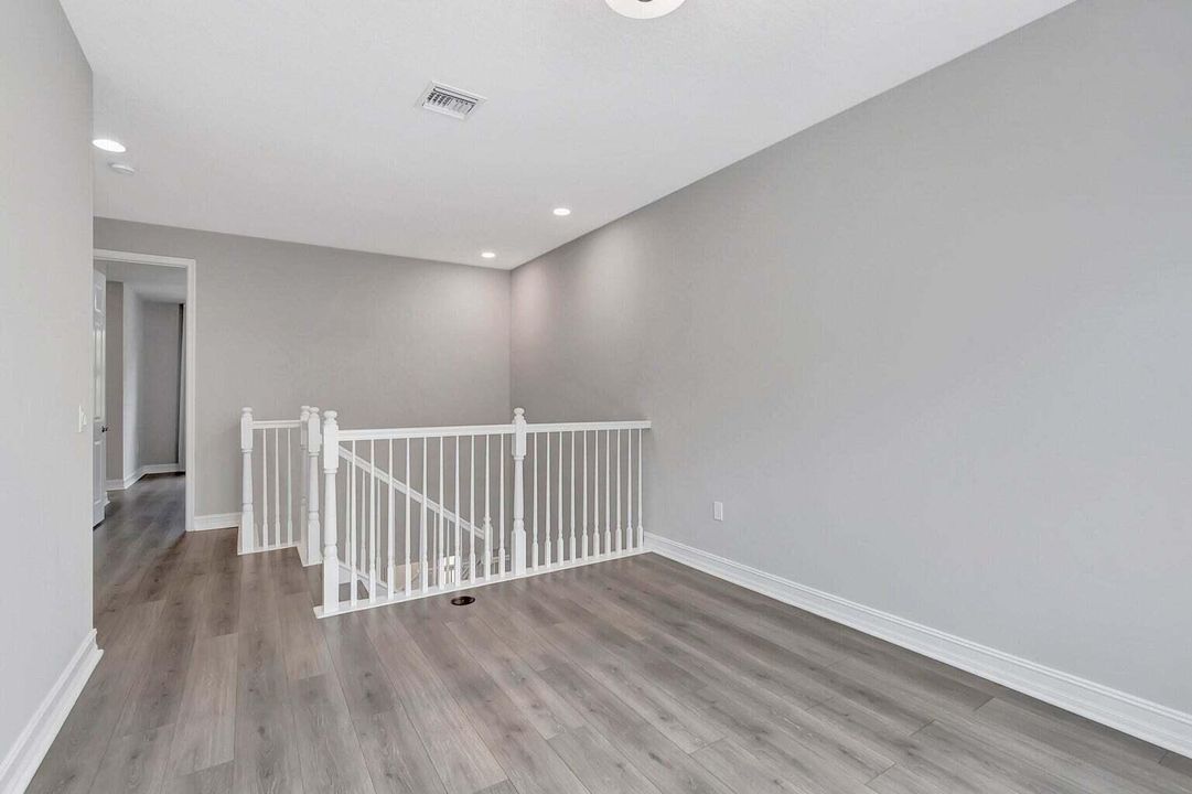 合同活跃: $879,000 (4 贝兹, 3 浴室, 2656 平方英尺)