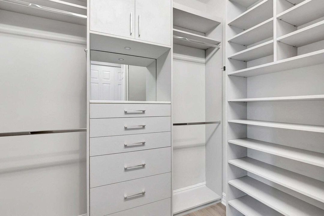 合同活跃: $879,000 (4 贝兹, 3 浴室, 2656 平方英尺)