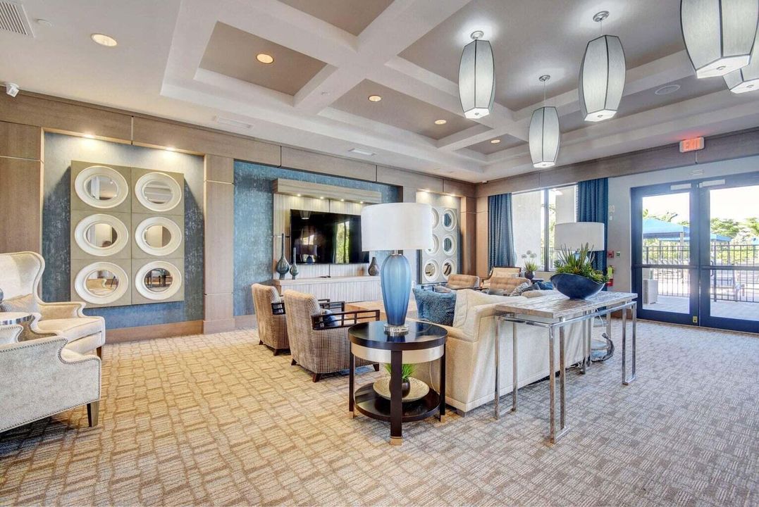 合同活跃: $879,000 (4 贝兹, 3 浴室, 2656 平方英尺)