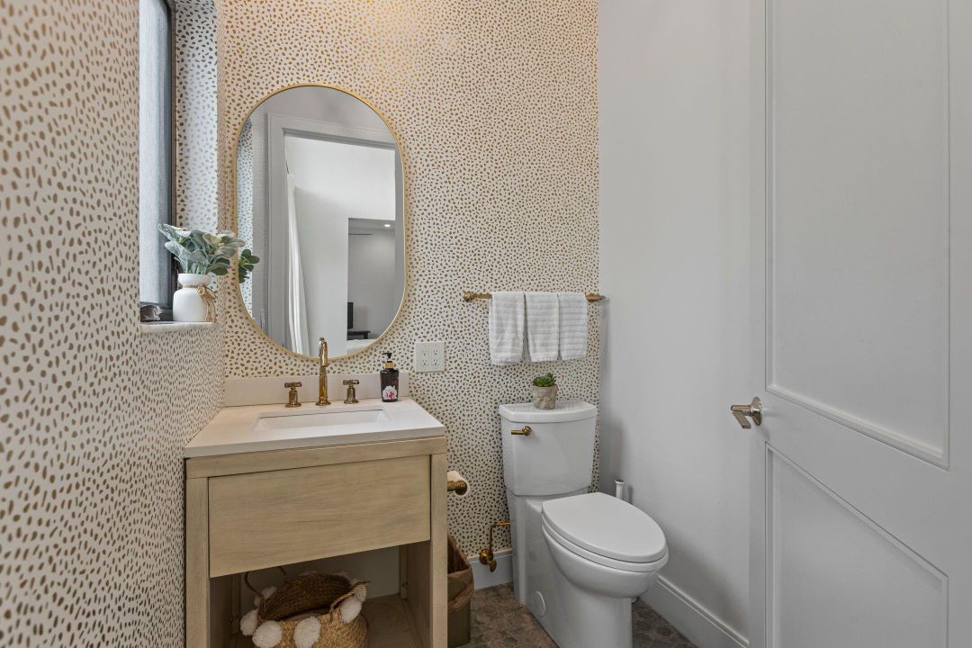 Activo con contrato: $4,975,000 (6 camas, 4 baños, 4472 Pies cuadrados)