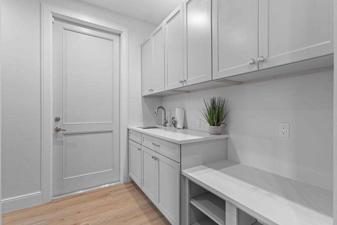 Activo con contrato: $4,975,000 (6 camas, 4 baños, 4472 Pies cuadrados)