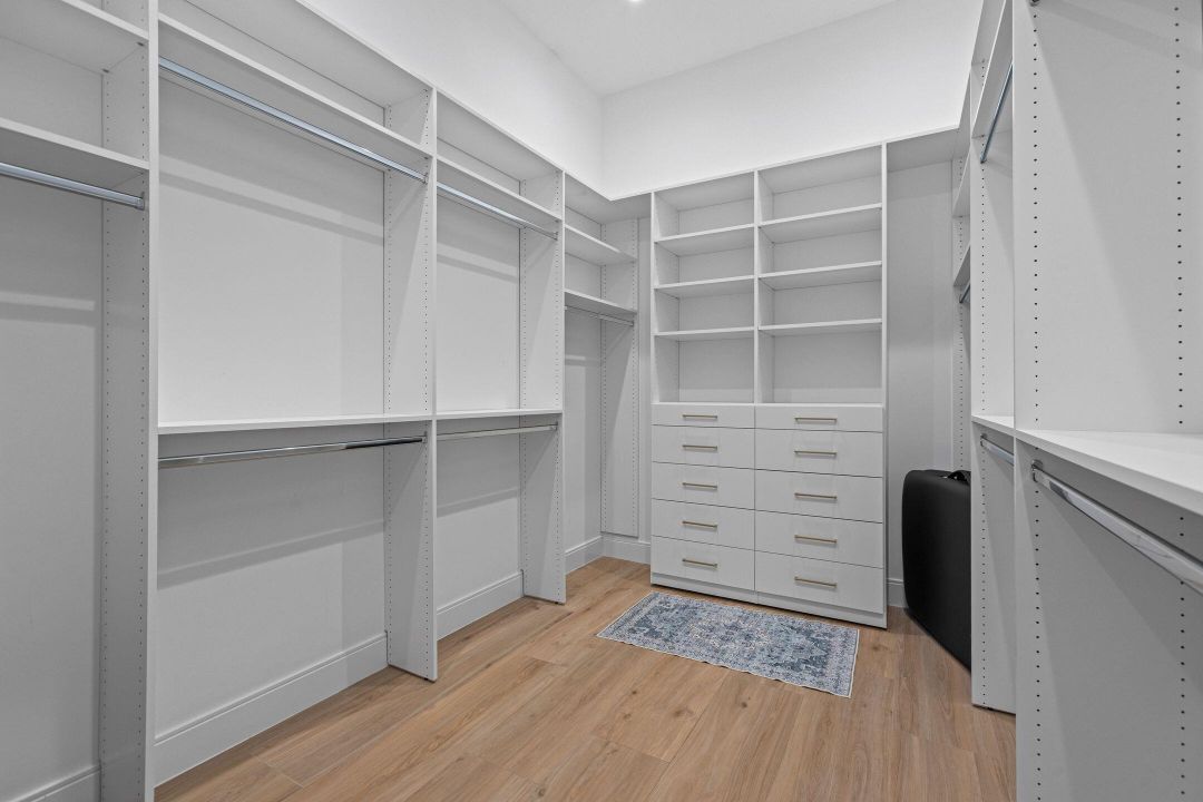 Activo con contrato: $4,975,000 (6 camas, 4 baños, 4472 Pies cuadrados)