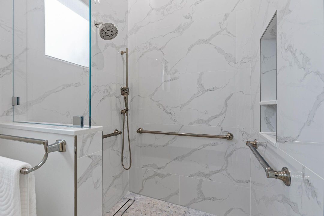 Activo con contrato: $4,975,000 (6 camas, 4 baños, 4472 Pies cuadrados)