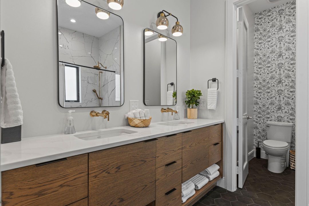 Activo con contrato: $4,975,000 (6 camas, 4 baños, 4472 Pies cuadrados)