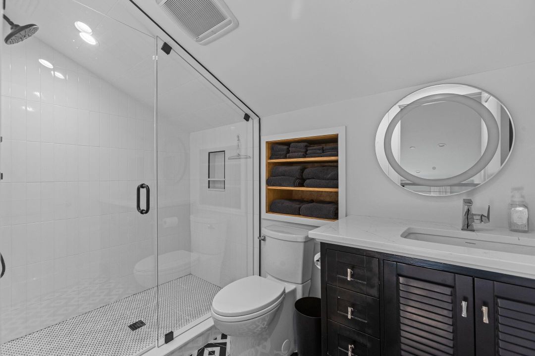 Activo con contrato: $4,975,000 (6 camas, 4 baños, 4472 Pies cuadrados)