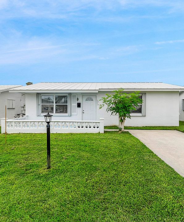 最近售出: $230,000 (2 贝兹, 1 浴室, 932 平方英尺)