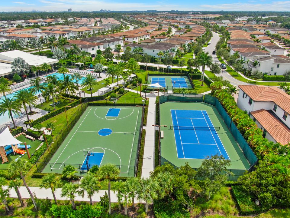 En Venta: $998,000 (4 camas, 3 baños, 2840 Pies cuadrados)