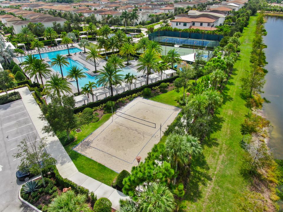 En Venta: $998,000 (4 camas, 3 baños, 2840 Pies cuadrados)