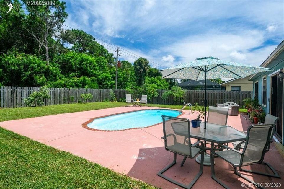 Active With Contract: $2,900 (3 beds, 2 baths, 1160 Square Feet)