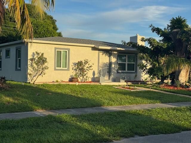 Recently Sold: $495,000 (4 beds, 3 baths, 1216 Square Feet)