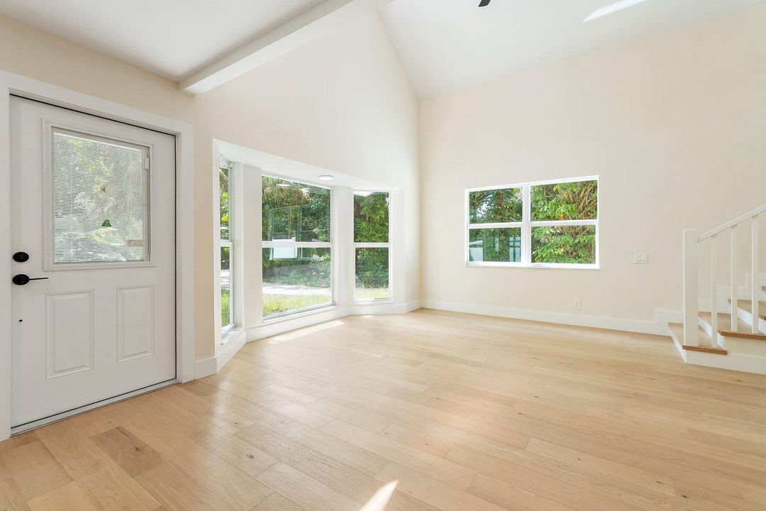 合同活跃: $860,000 (4 贝兹, 2 浴室, 2154 平方英尺)