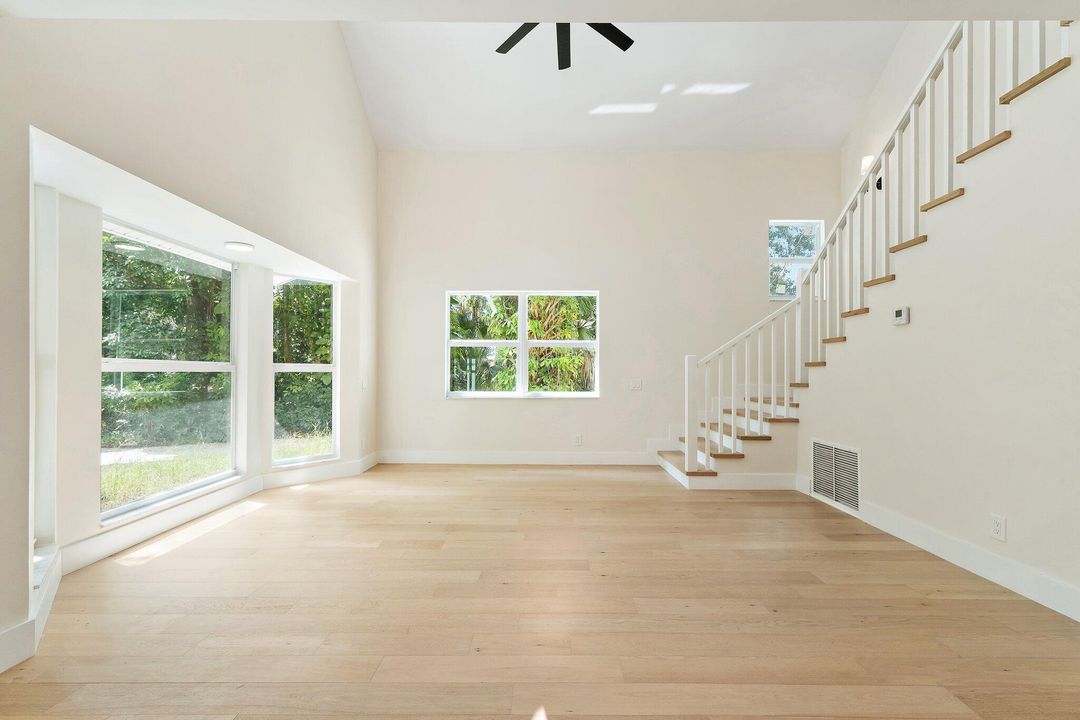 合同活跃: $860,000 (4 贝兹, 2 浴室, 2154 平方英尺)