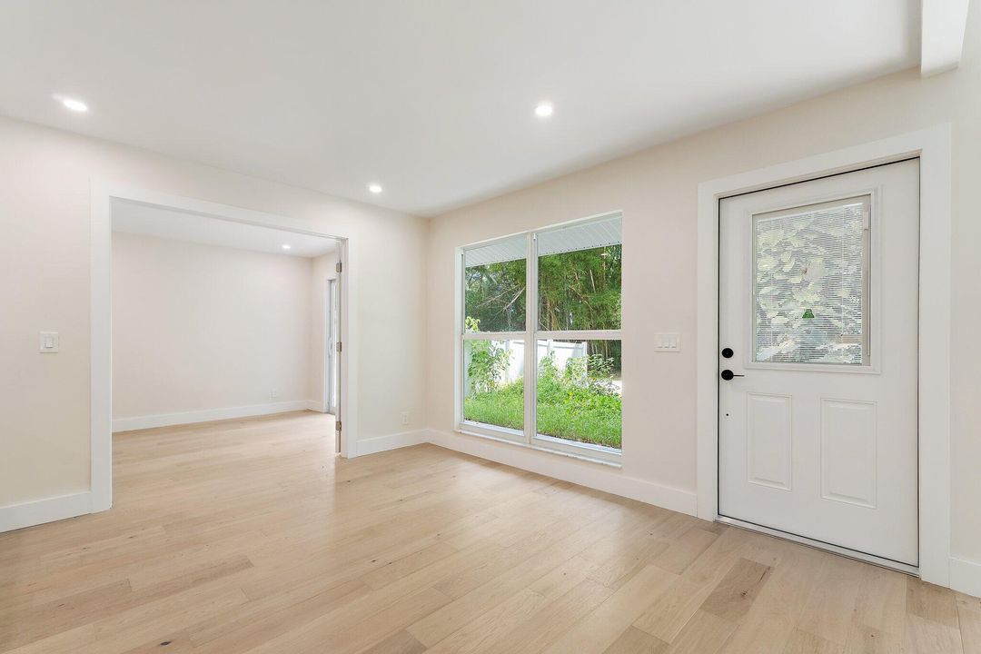 合同活跃: $860,000 (4 贝兹, 2 浴室, 2154 平方英尺)