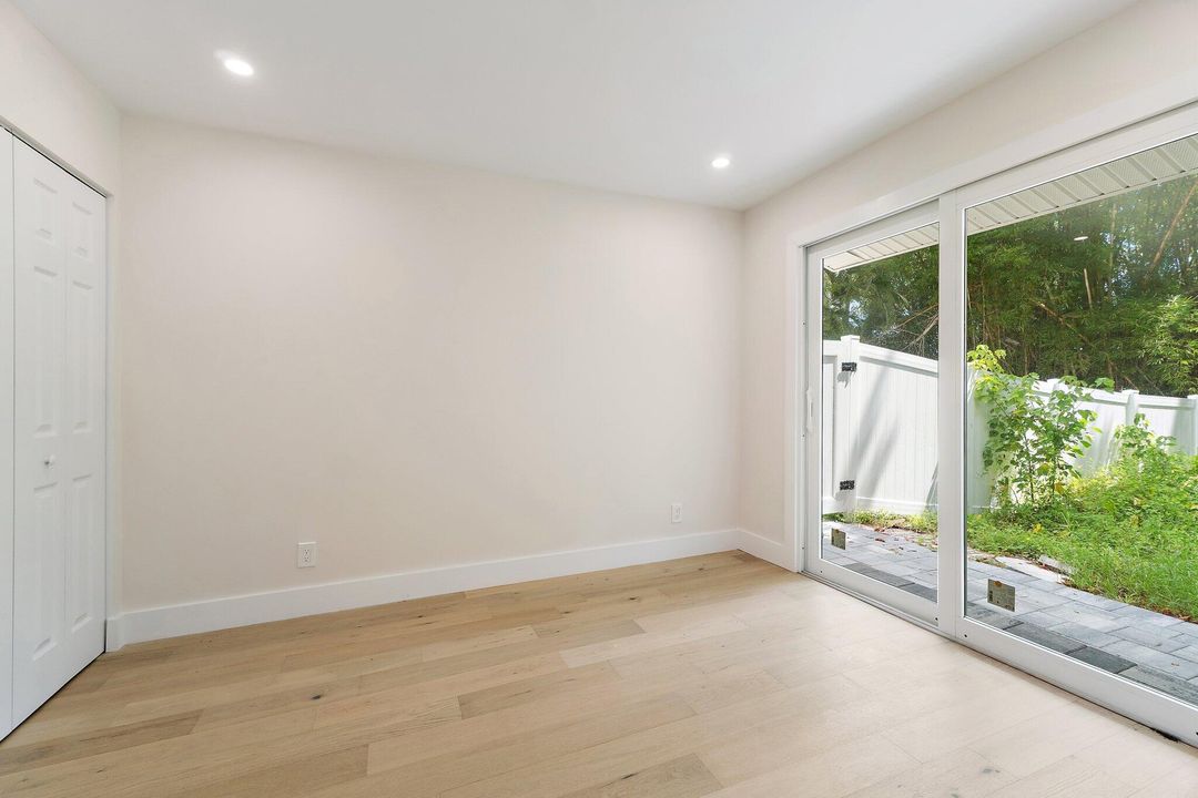 合同活跃: $860,000 (4 贝兹, 2 浴室, 2154 平方英尺)