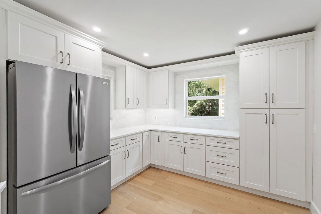 合同活跃: $860,000 (4 贝兹, 2 浴室, 2154 平方英尺)