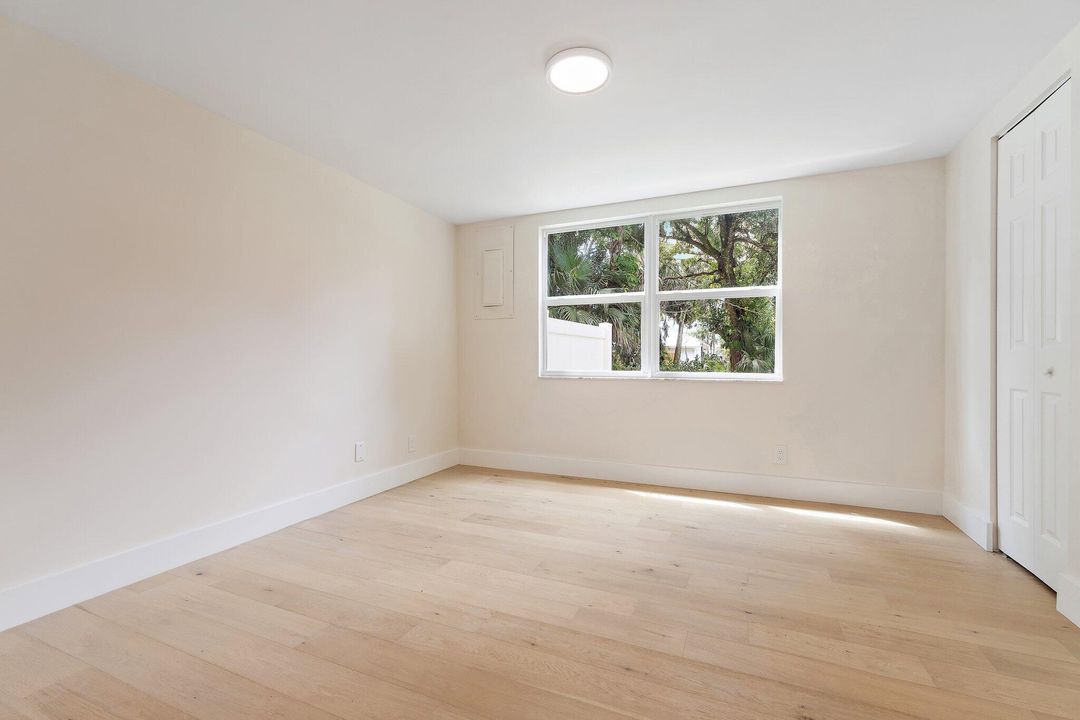 合同活跃: $860,000 (4 贝兹, 2 浴室, 2154 平方英尺)