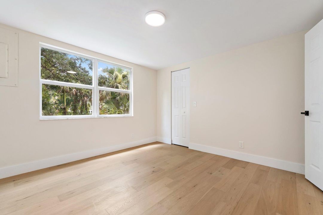 合同活跃: $860,000 (4 贝兹, 2 浴室, 2154 平方英尺)