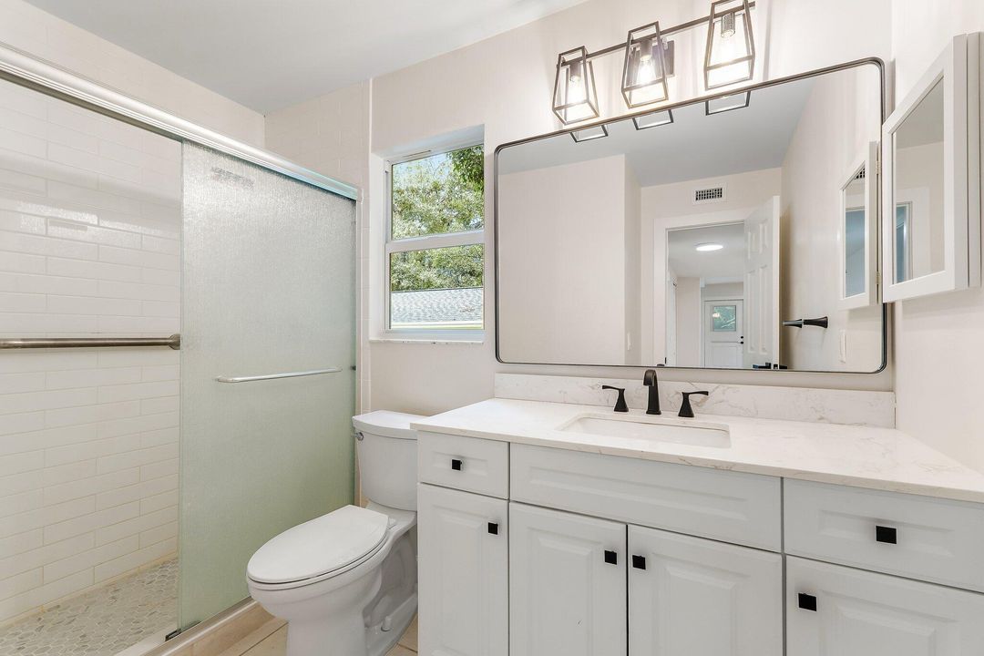 合同活跃: $860,000 (4 贝兹, 2 浴室, 2154 平方英尺)