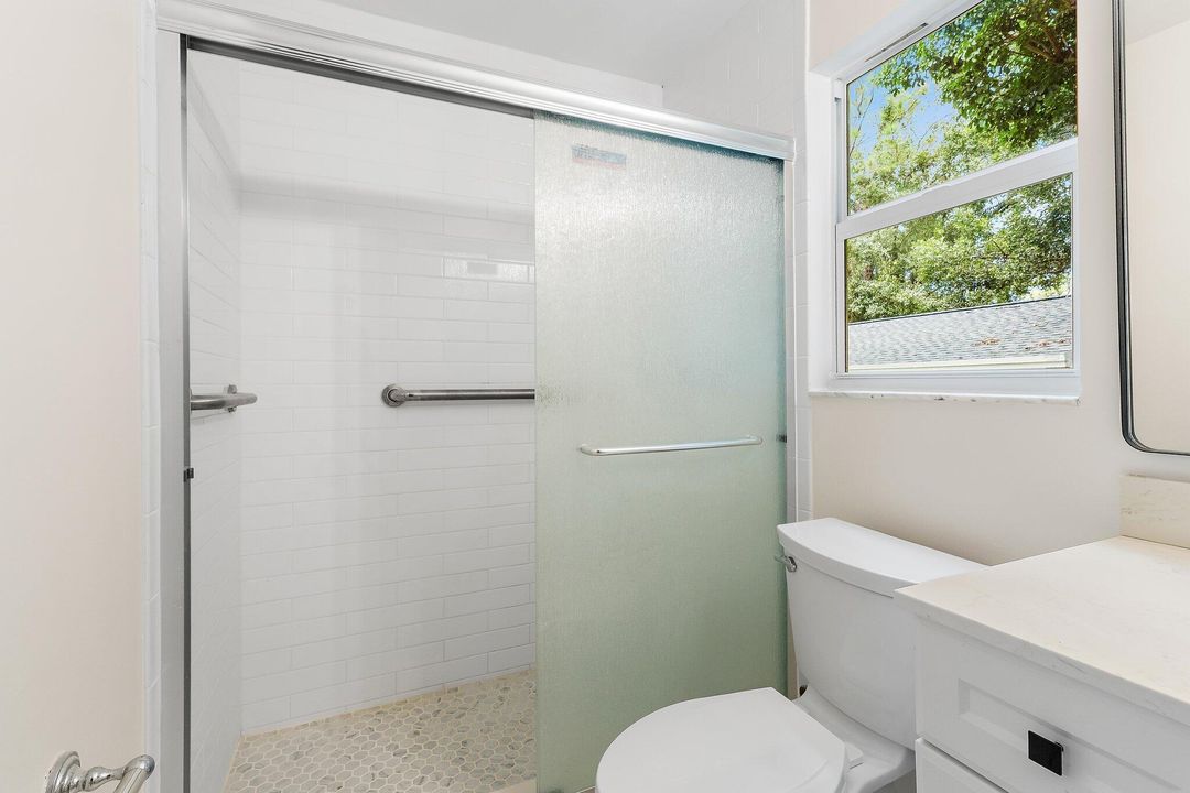 合同活跃: $860,000 (4 贝兹, 2 浴室, 2154 平方英尺)