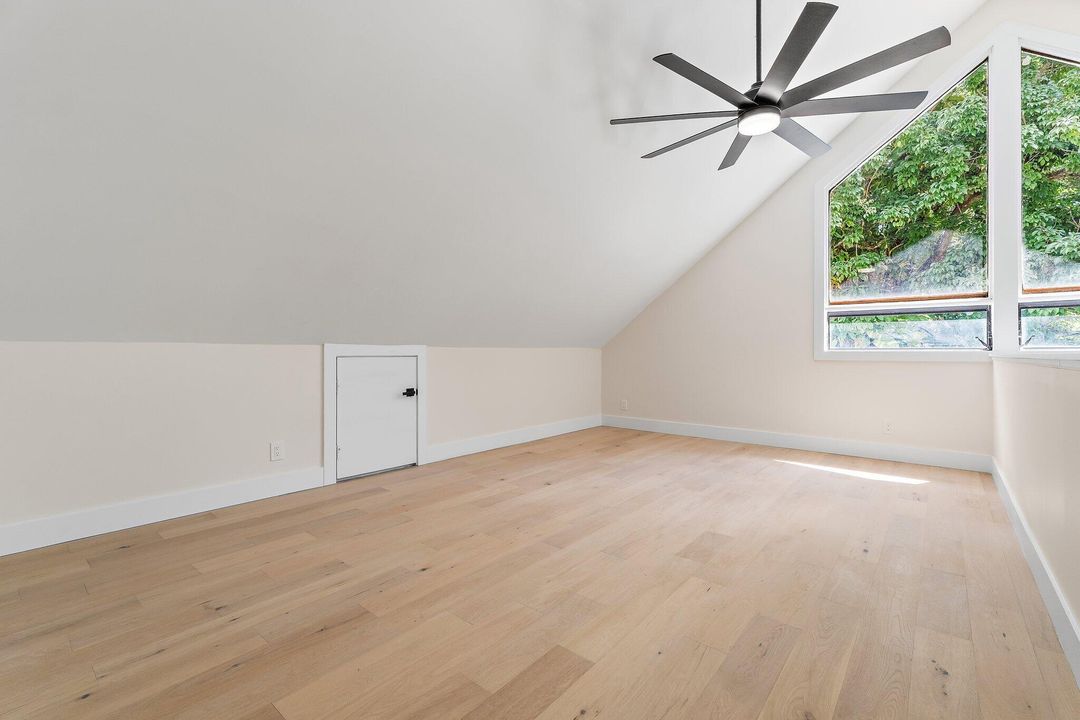 合同活跃: $860,000 (4 贝兹, 2 浴室, 2154 平方英尺)