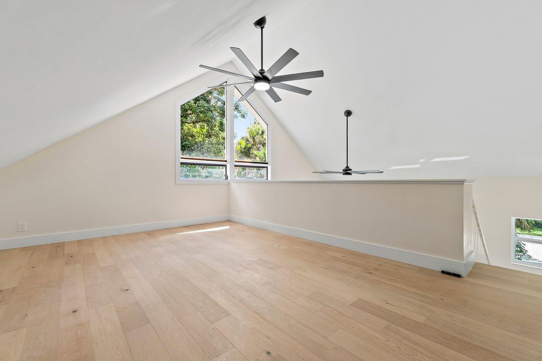 合同活跃: $860,000 (4 贝兹, 2 浴室, 2154 平方英尺)