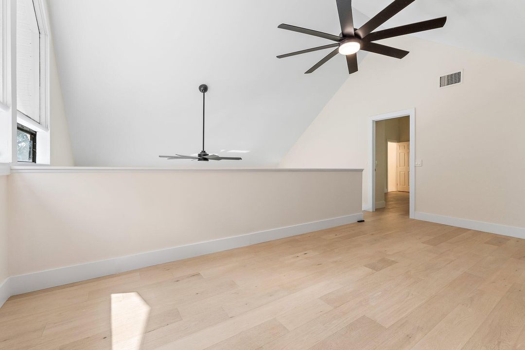 合同活跃: $860,000 (4 贝兹, 2 浴室, 2154 平方英尺)